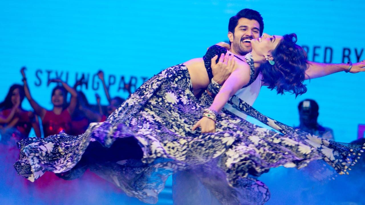At the musical concert of Kushi, Vijay Deverakonda revealed Samantha Ruth Prabhu had stopped talking to him as she was unwell and had to fight many battles. Read More