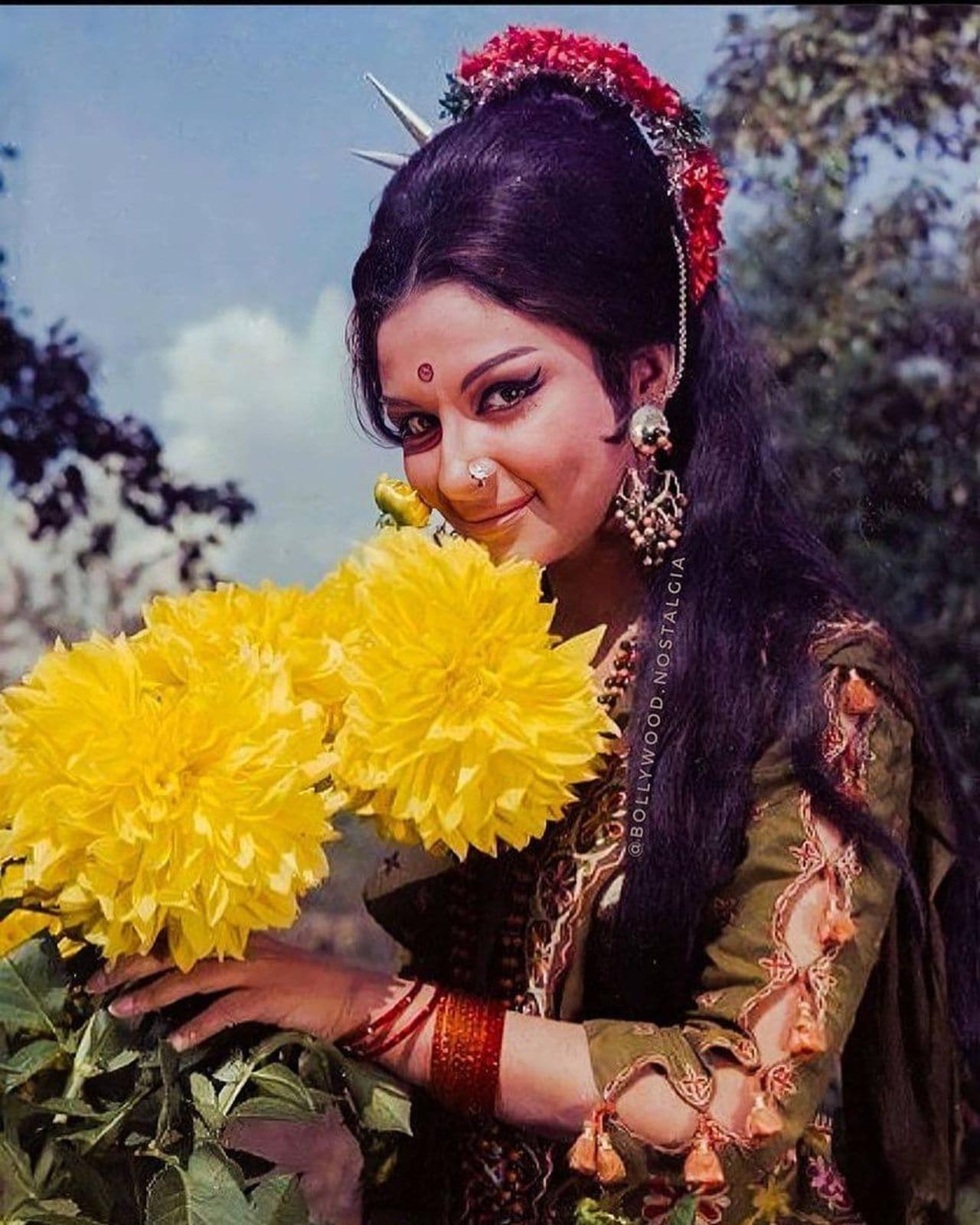 Sharmila Tagore's bouffant
In the '60s and '70s, bold hair and dramatic makeup were the hallmark styles for leaving an indelible mark on the audience. Sharmila Tagore embraced this trend and made a mark of her own with her iconic bouffant, where hair is voluminously piled atop the head in a rounded silhouette, complemented by cascading side tresses. This was perfectly paired with striking winged eyeliner for that extra flair