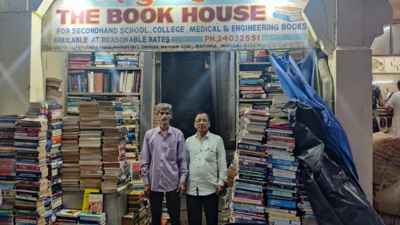 The bookstore is run by 63-year-old Pandurang Bhalekar and Shankar Kamble aged 58. 