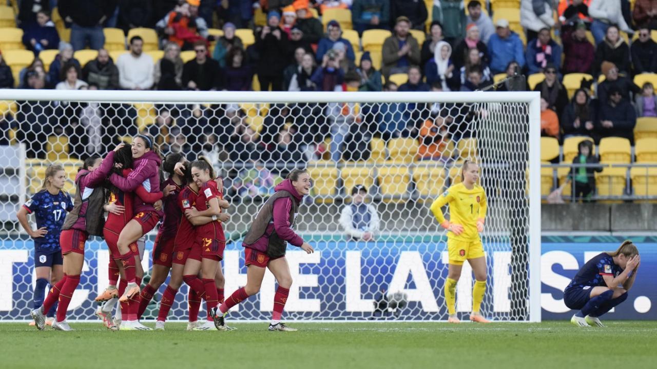Spain crush Netherlands 2-1 in extra time to roar into Women's World Cup semis
