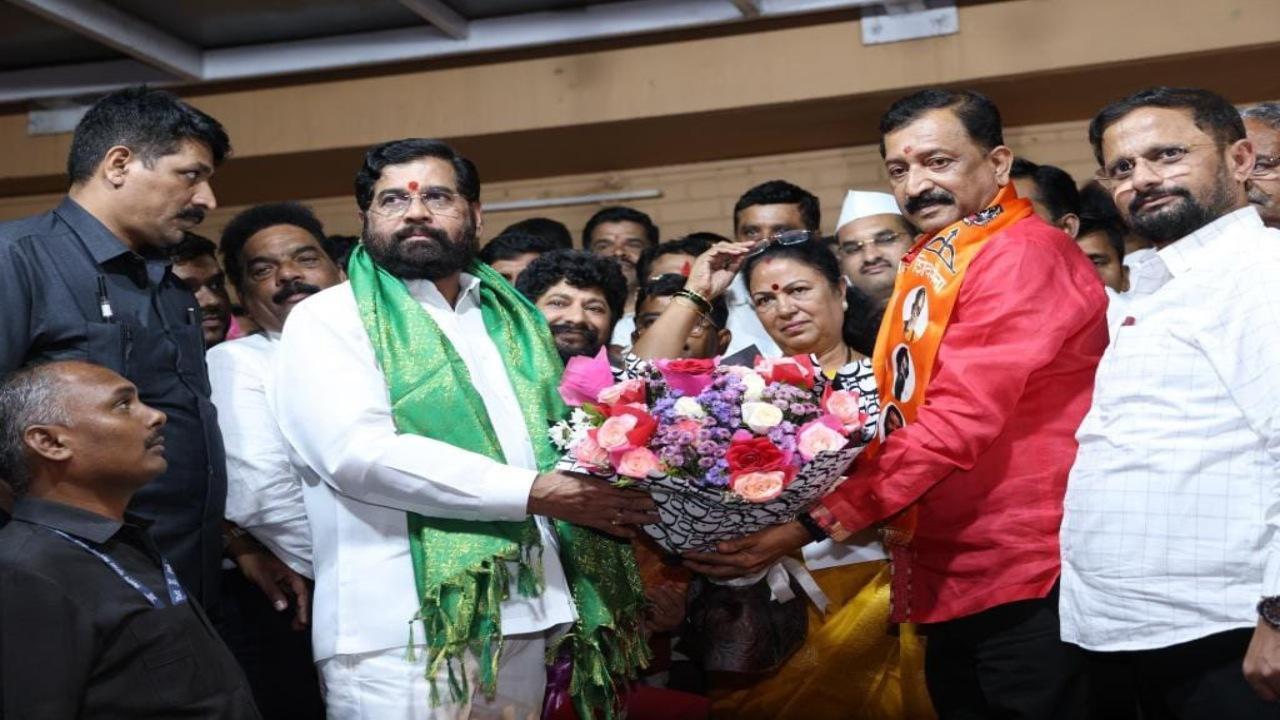 In Photos: CM Shinde welcomes Sena UBT leader Upendra, others into his faction