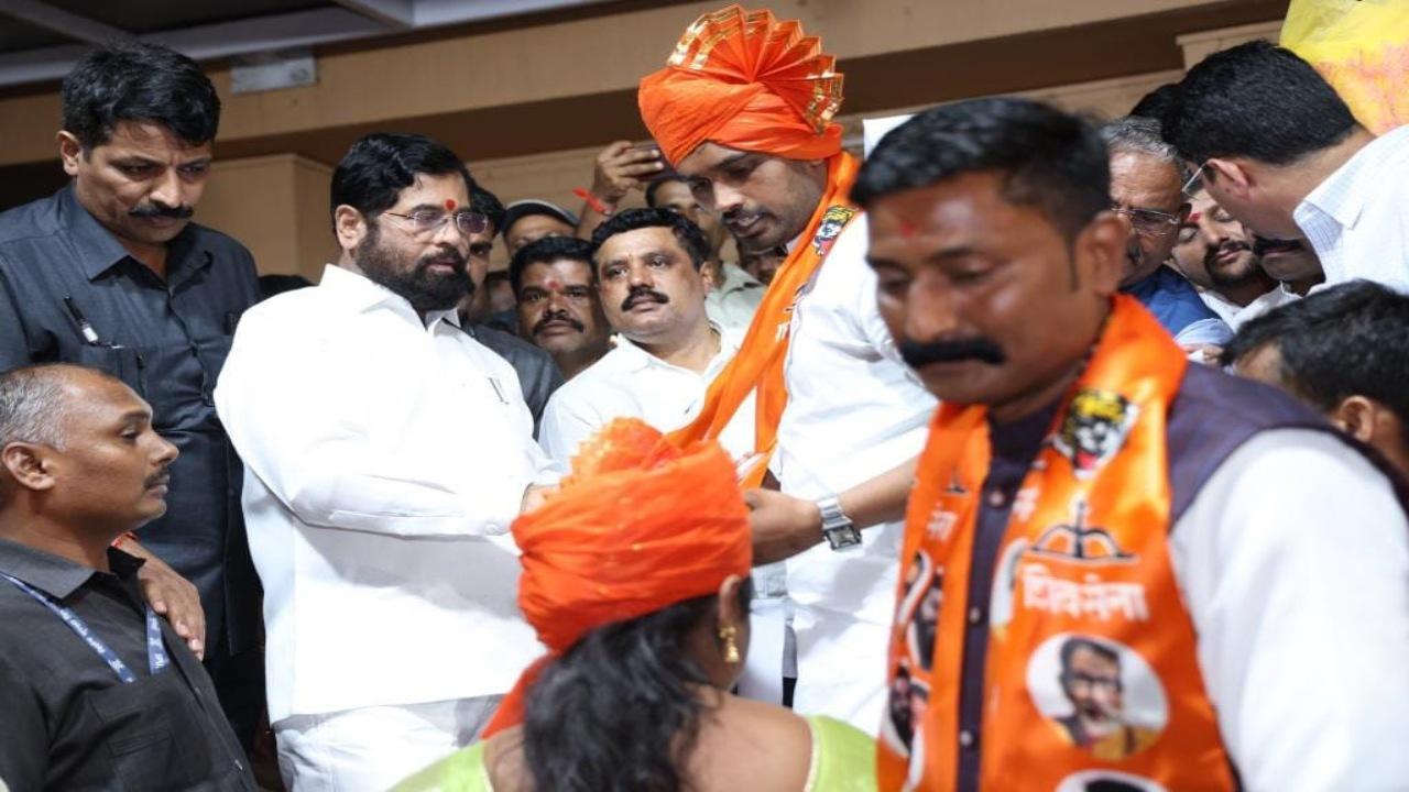In Photos: CM Shinde welcomes Sena UBT leader Upendra Sawant others
