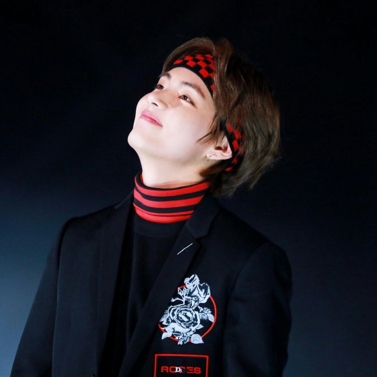From using bandannas to push back his hair for ease and comfort during concert performances to rocking them in BTS's travel reality show, Bon Voyage - this piece of clothing suits V perfectly
