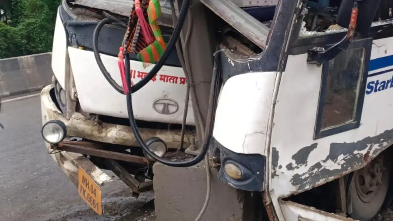 Maharashtra: 12 injured after private bus crashes into street pole on Ghodbunder road in Thane