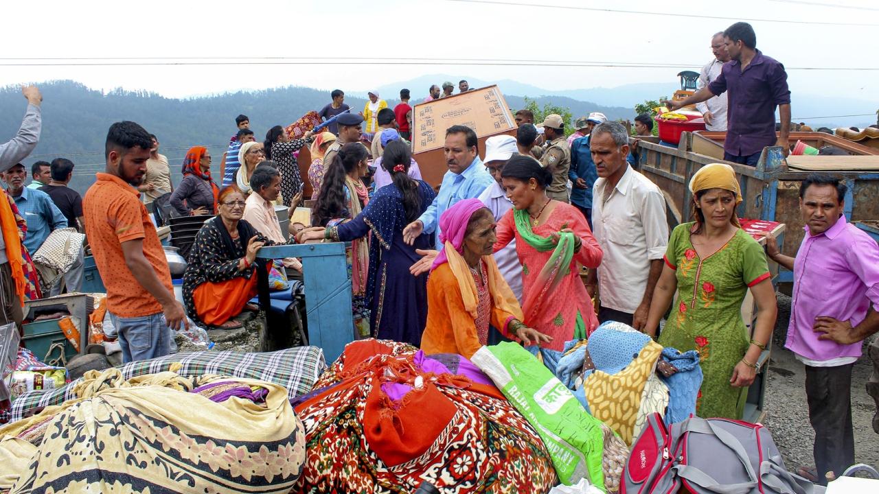 Senior officials of the administration and police, including the Senior Superintendent of Police (SSP), reached the spot and shifted all the affected people to a nearby government school at Pachta village