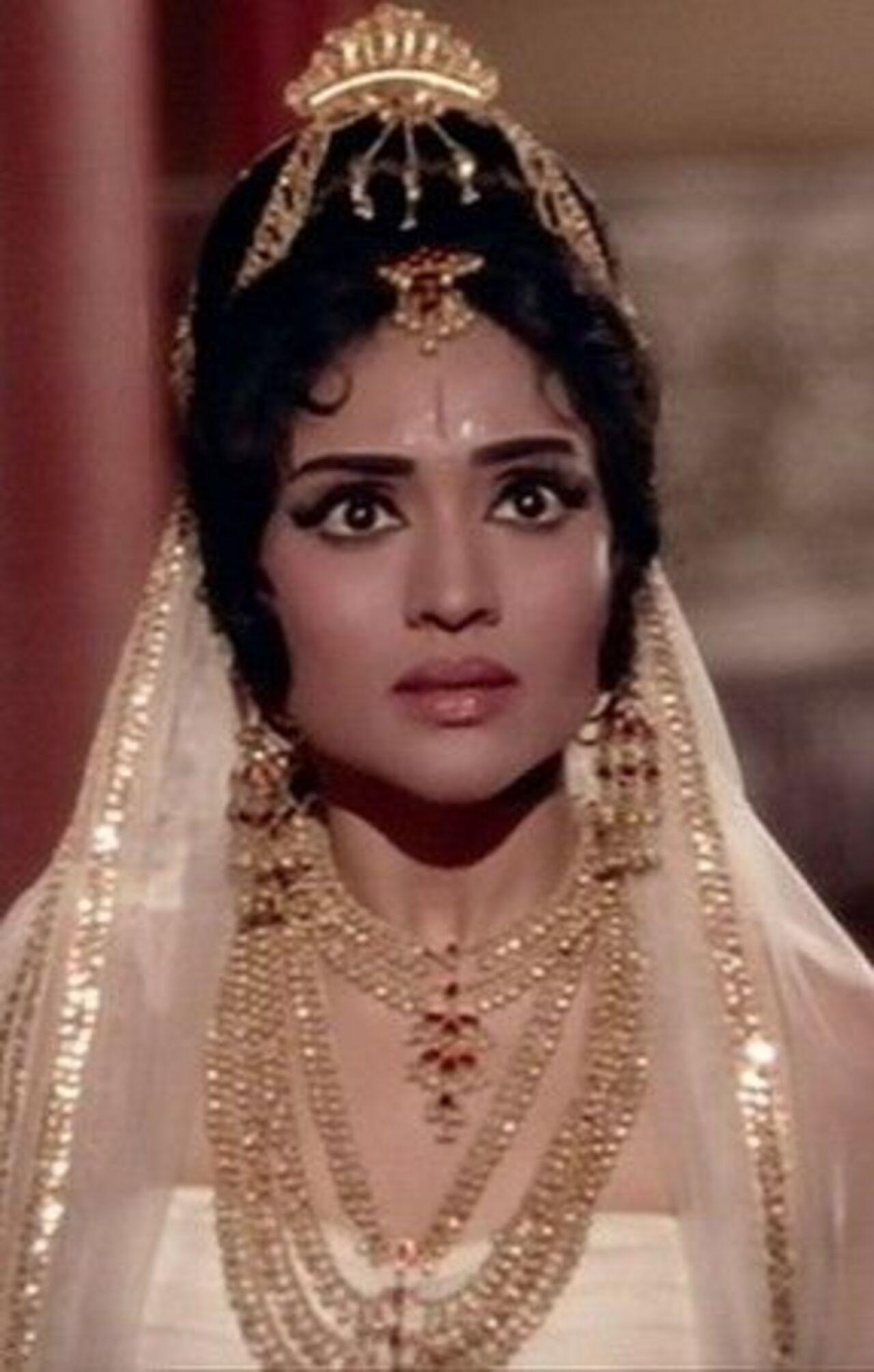 These enormous wigs were made out of real hair and even '70s heroine is notorious of sporting a fake hairpiece in at least one of their films. Whether it was dancing sensation Helen or beauties like Vyjyanthimala, Hema Malini and Babita, every icon embraced this trend with much pomp
