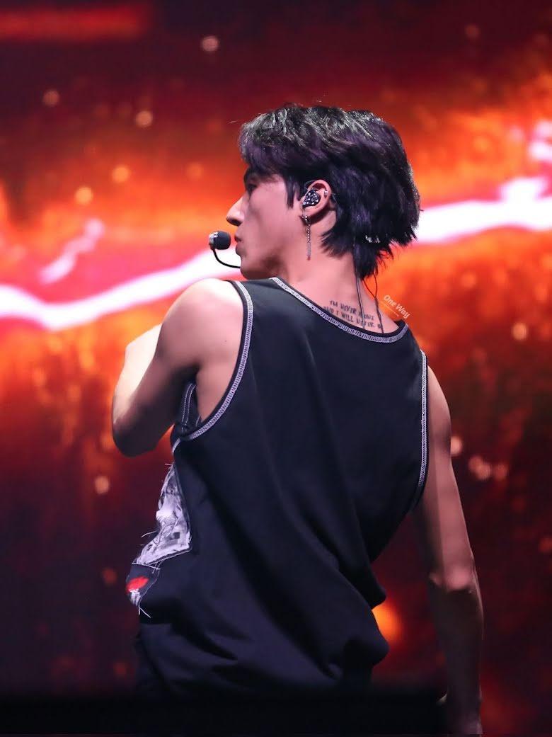 He also has two other tattoos: He has the Spanish phrase “sin prosa sin pausa” on the left side of his ribcage, which means, 'don't hurry but don't stop.' What a beautiful motto of going at your own pace! Wooyoung also has “I’m never alone and I never will be” inked on his upper back