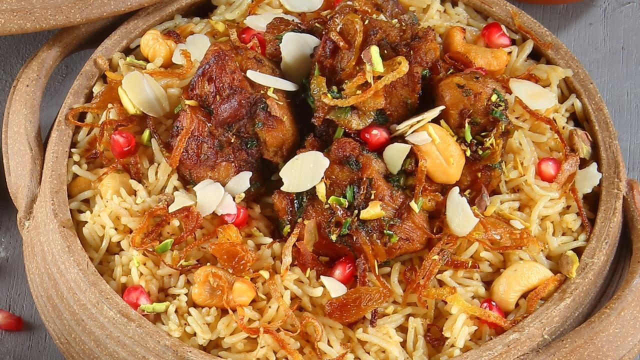 Yakhni Pulao Nothing completes a meal like a well-cooked rice dish. Yakhni pulao is a rice item made with mutton broth and is an amalgamation of different aromatic spices.