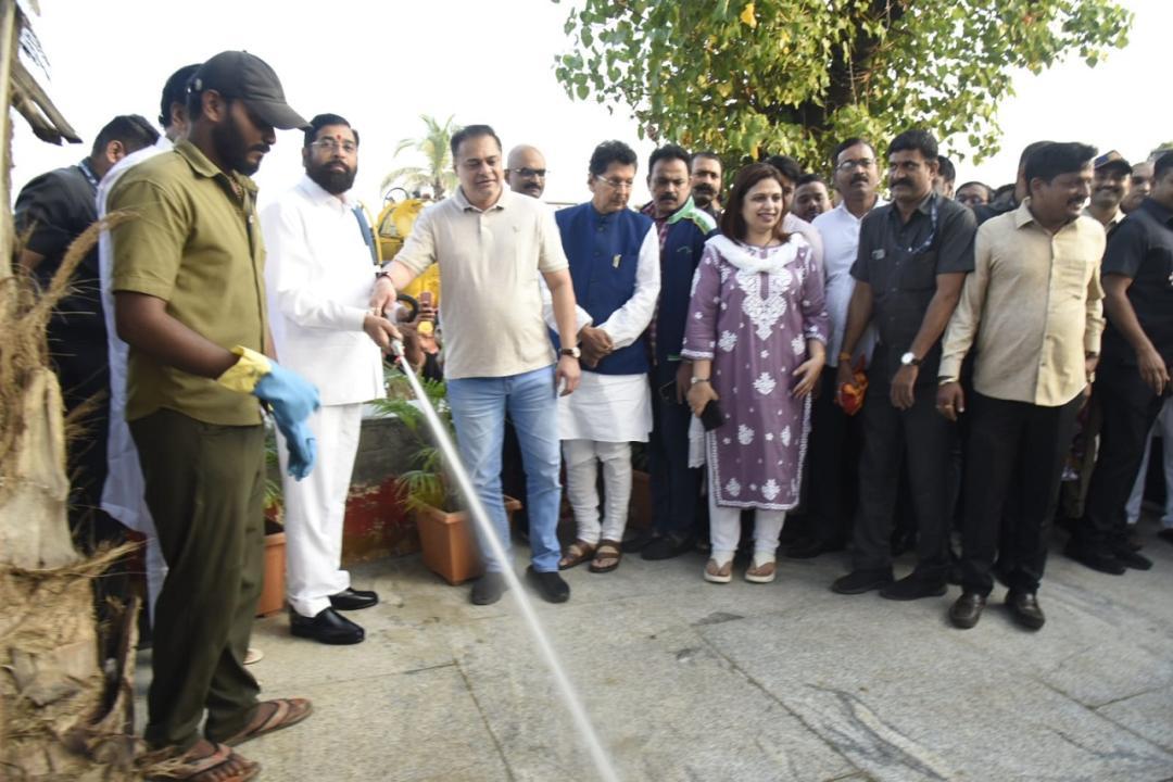In Photos: Maharashtra CM Shinde participates in cleanliness drive in Mumbai