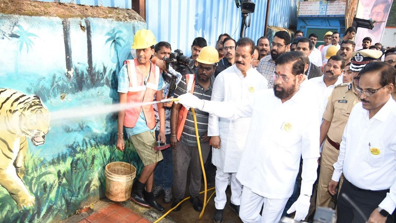 Maharashtra CM Eknath Shinde participates in deep cleaning drive in Thane