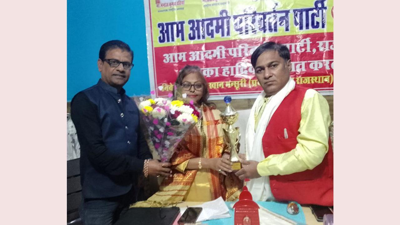 Aam Aadmi Parivartan Party Honors Sanhita Datta for Exceptional Social Service
