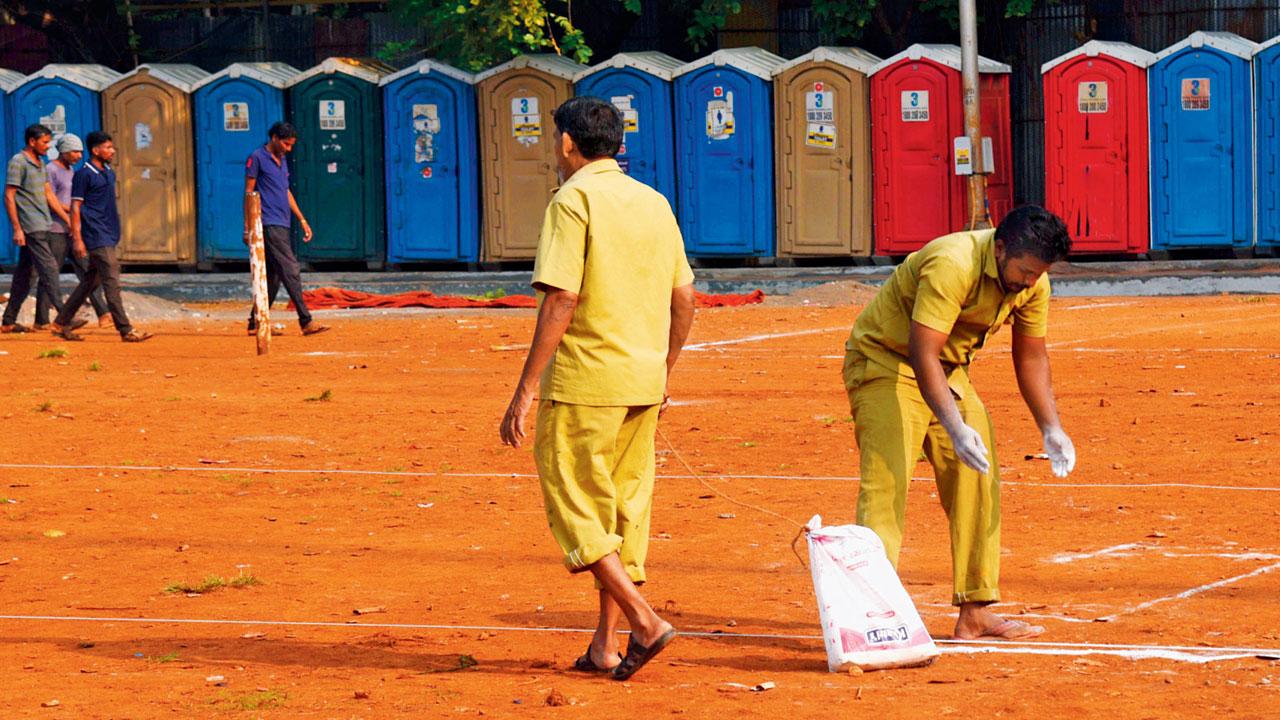 Temporary toilets have been installed at multiple locations. Pic/Pradeep Dhivar