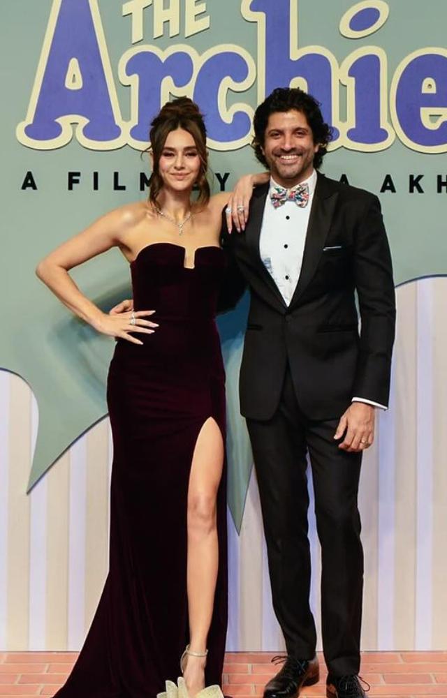 arhan Akhtar made a grand appearance in an all-black suit with his wife, Shibani Dandekar. The actress complemented Farhan in a stunning black gown