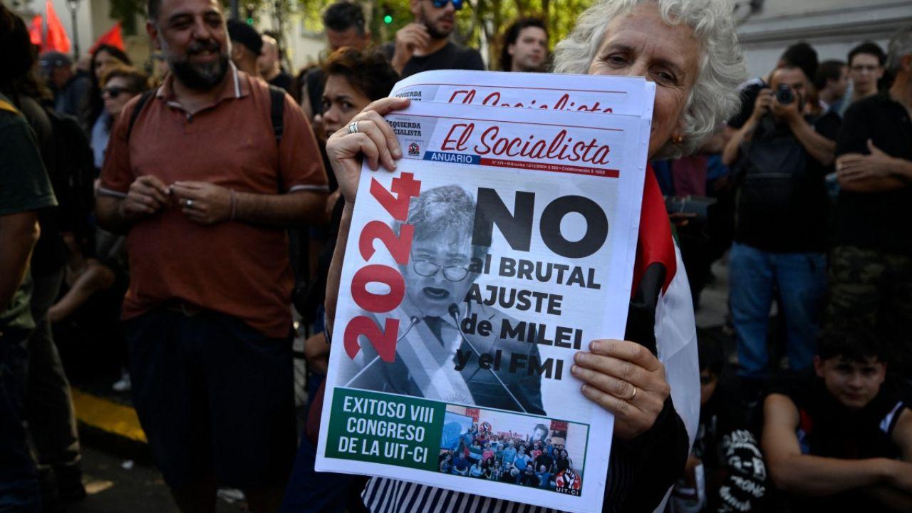 The introduced security protocol allows the clearance of street blockades without judicial orders, authorizing the identification of protesters through digital means and potentially billing them for security force mobilization costs.