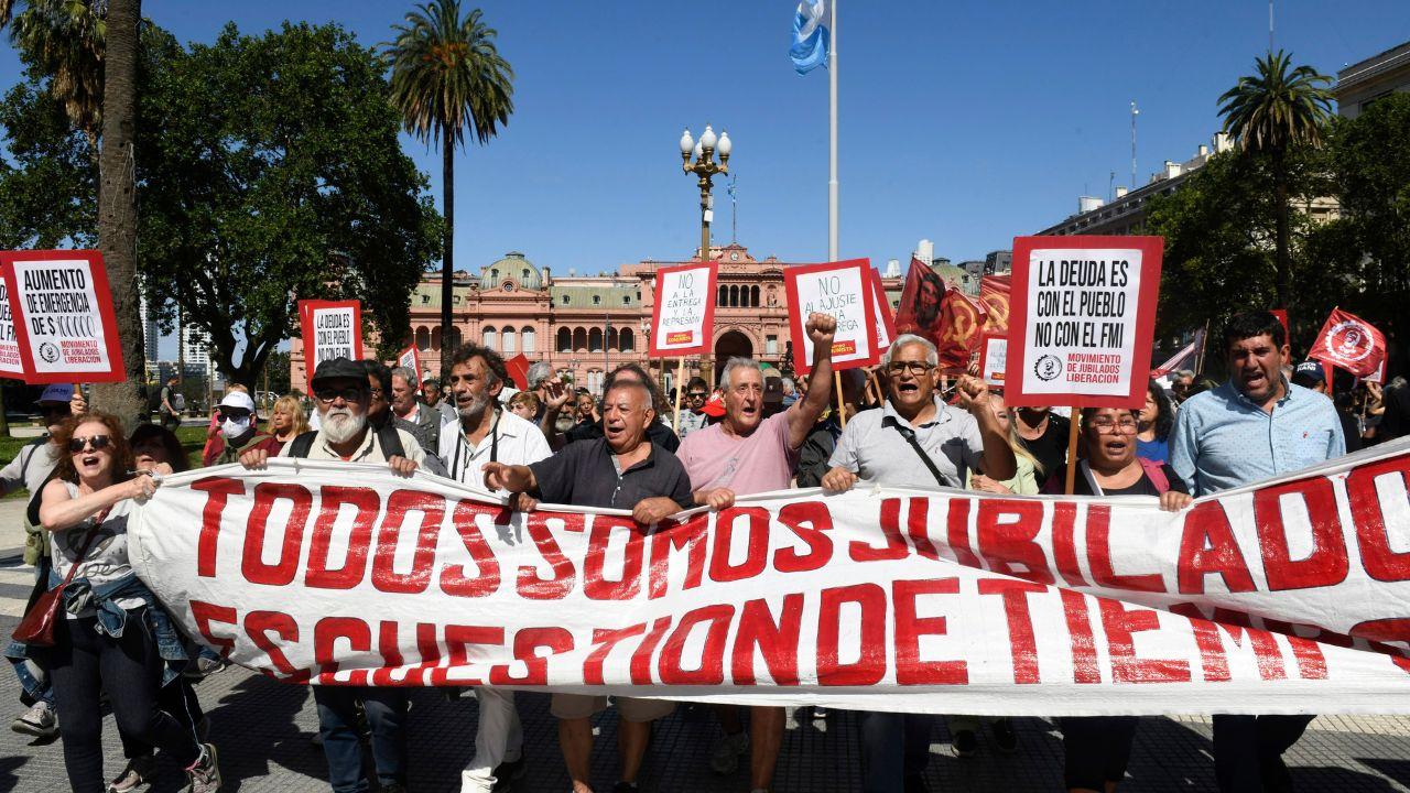 Labour, social, and human rights groups sought international intervention, appealing to the UN and the Inter-American Commission on Human Rights, labelling the security protocol incompatible with fundamental rights enshrined in Argentina's constitution.