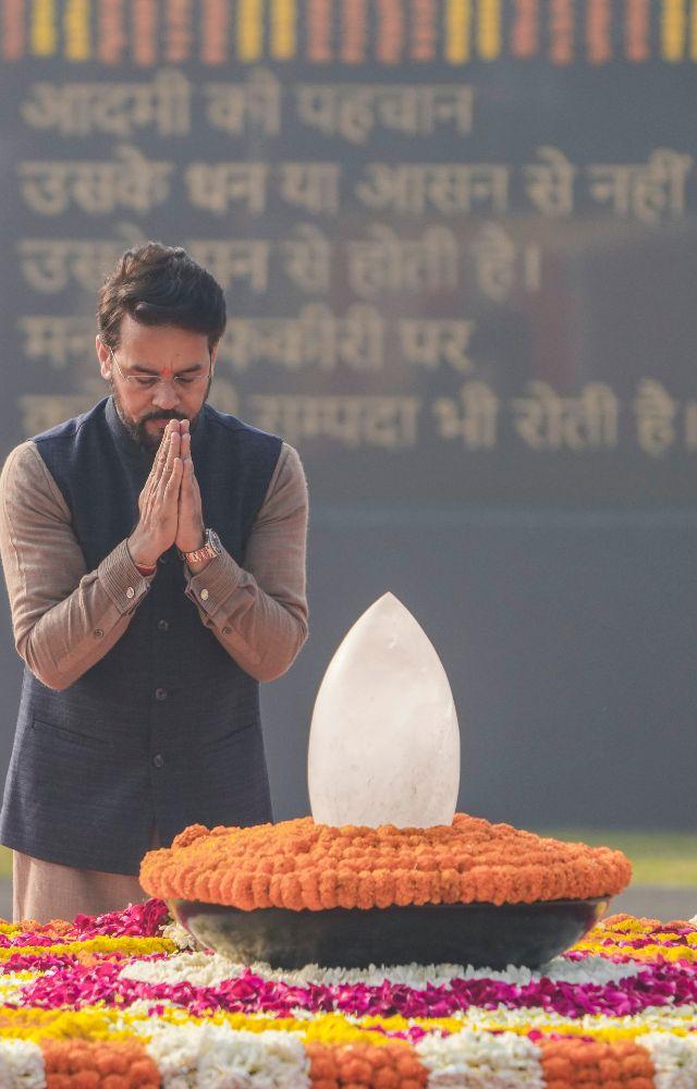 They paid their respects at his memorial, `Sadaiv Atal` in Delhi honouring the influential leader`s legacy.