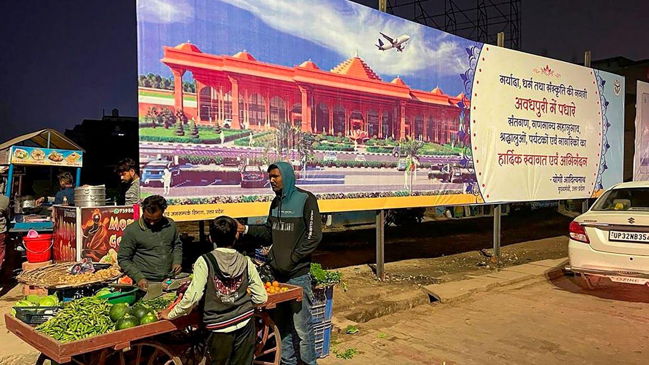 Decorative elements such as ornamental lamp posts and greenery along the route further enhance the cultural and aesthetic appeal of the airport's vicinity.
