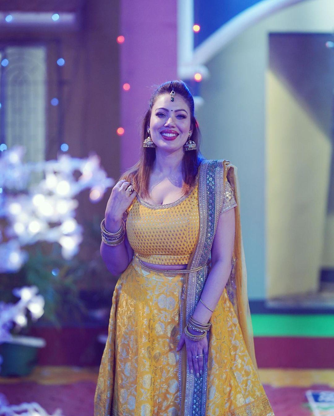 This picture of the actress is from the set of TMKOC. In the picture, the actress wore a yellow lehenga set with a contrasting dupatta