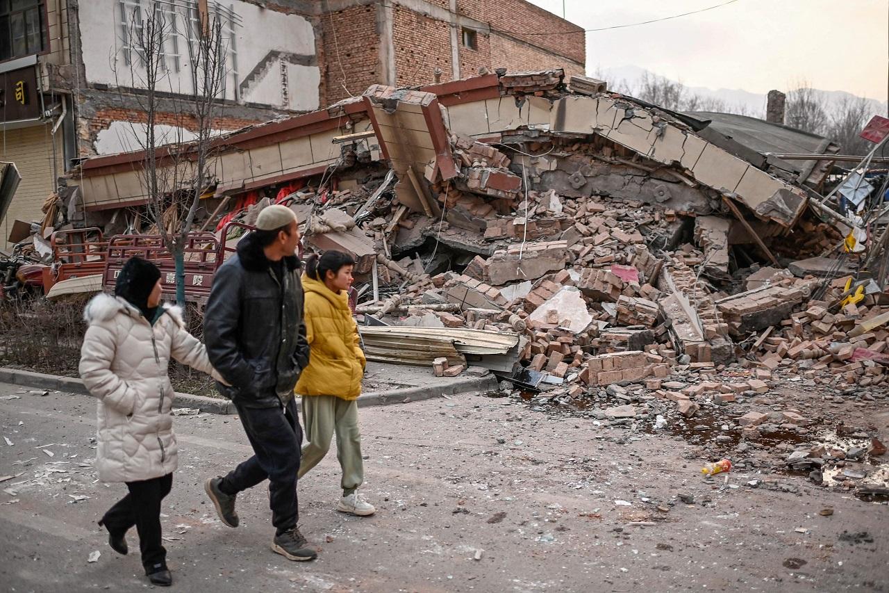According to the ministry, over 736 rescuers from central enterprises' projects in nearby areas and 2,042 firefighters have been sent to the quake-hit region
