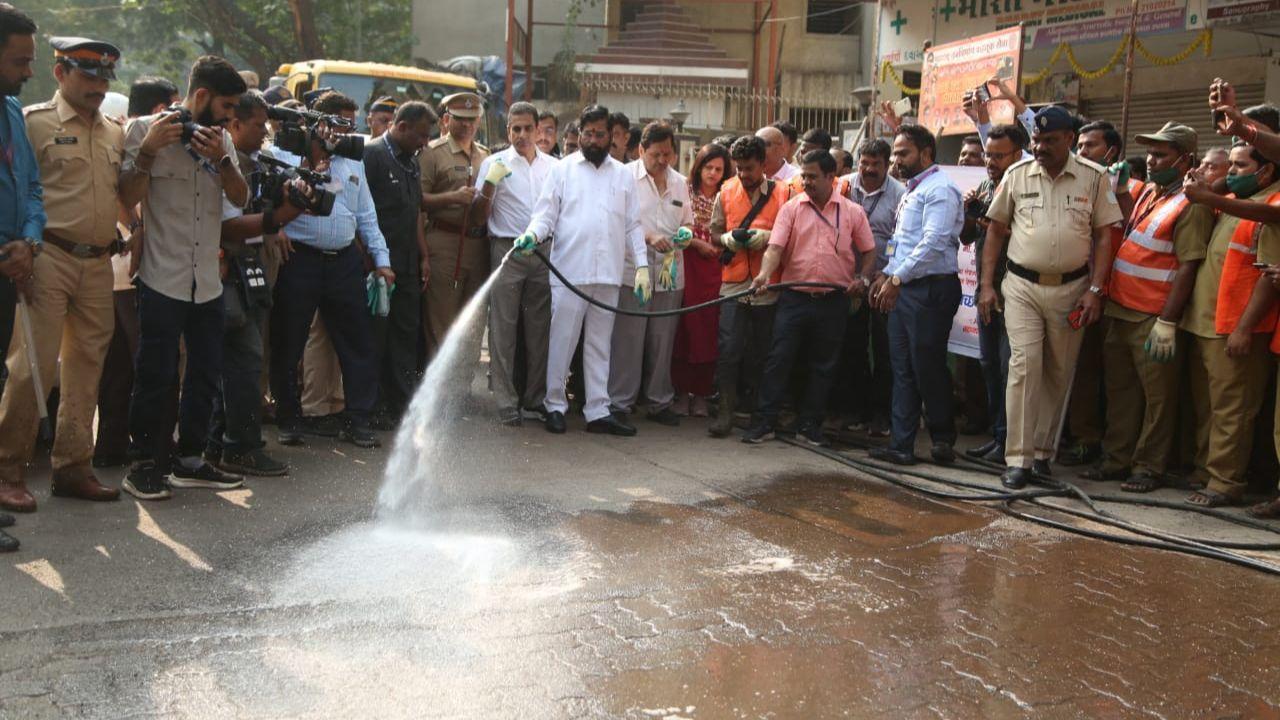 CM Shinde launches cleanliness drive 'Maha Swachhata Abhiyan' at Gateway of India