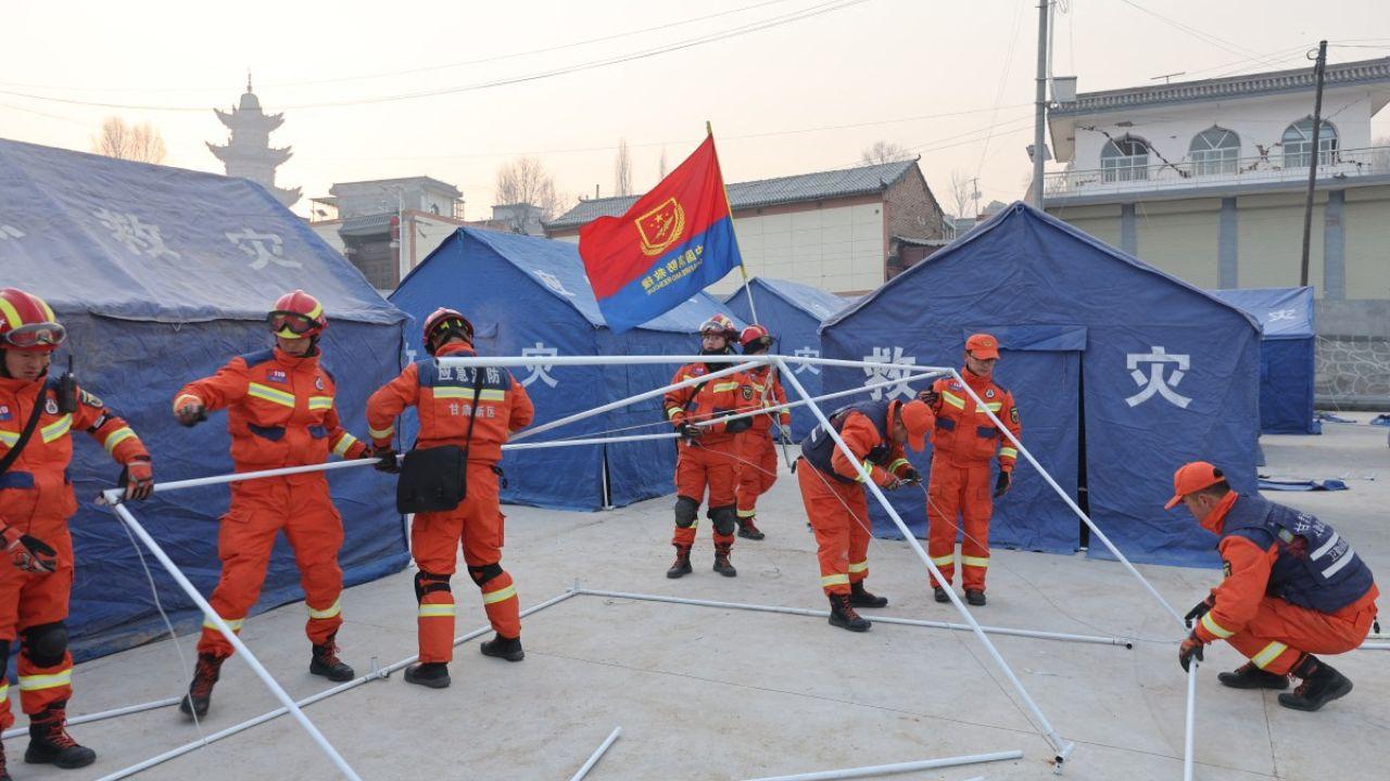 Official reports indicate 105 fatalities in Gansu and 13 in Qinghai, with 579 individuals reported injured in the quake-hit regions, signifying the extensive human impact of the disaster.