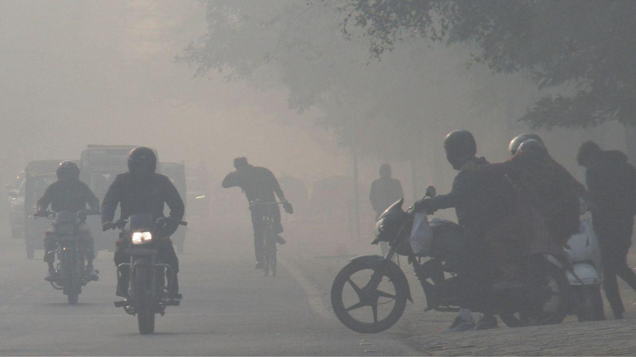 Visuals from various locations like Lodhi Road, Safdarjung Road, Jor Bagh, Sri Aurobindo Marg, and AIIMS depicted thick fog blankets enveloping the area, limiting visibility and reducing activity on the streets.