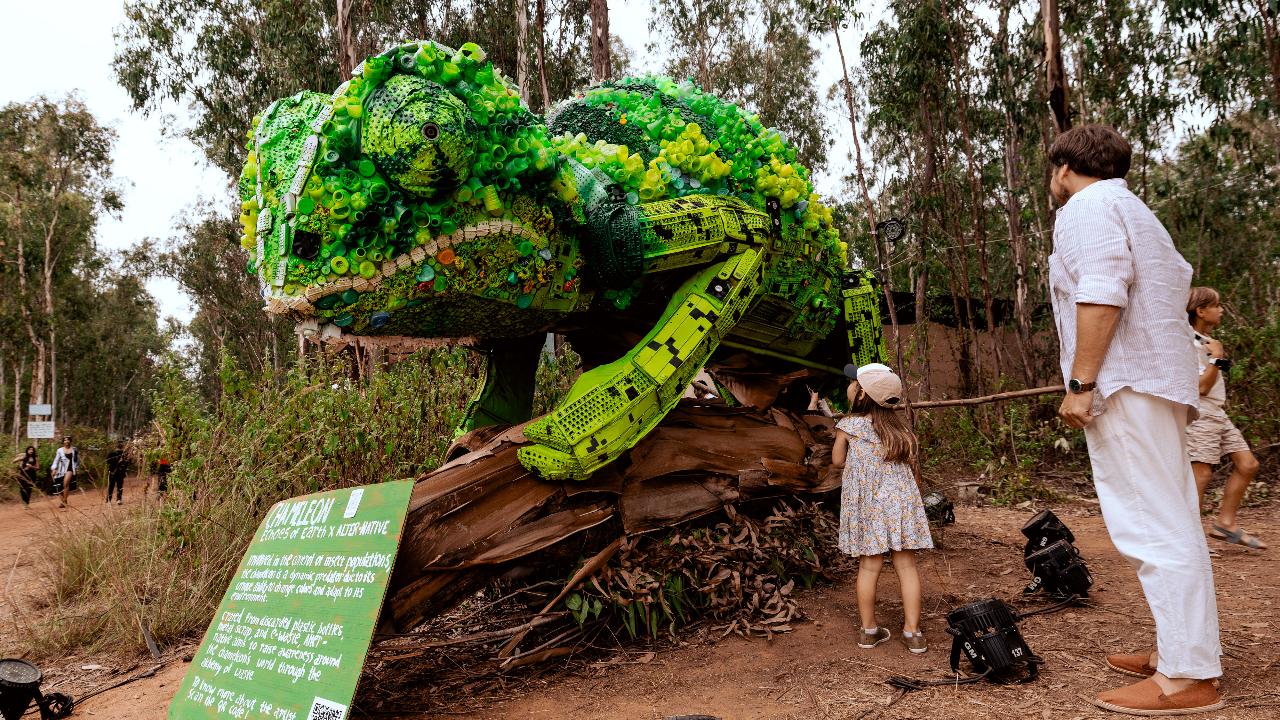 Through their eco-conscious initiatives, the festival showcased the environment particularly through the stunning art installations and stages crafted entirely from recycled materials sourced from junkyards.