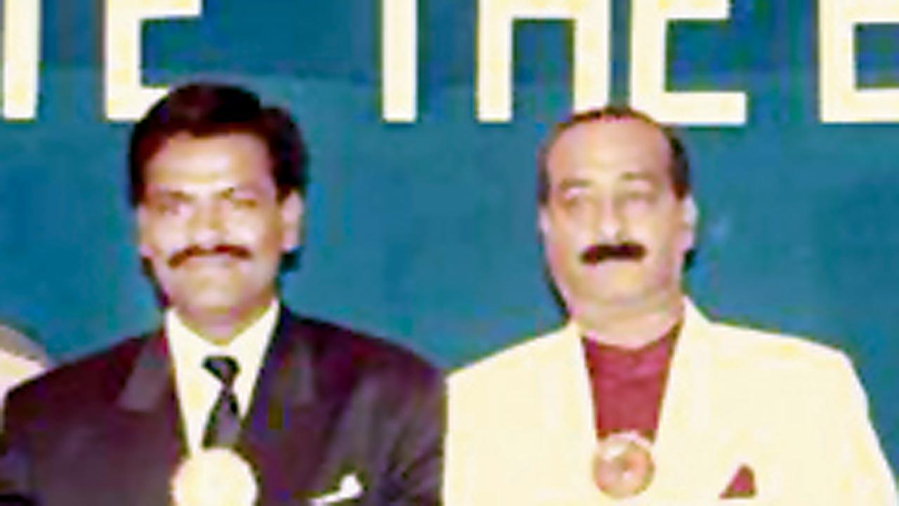 Qavi and Deshmukh at a function held to felicitate the ATS after the Lokhandwala encounter