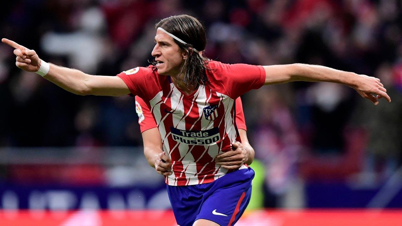 Former Brazil and Atletico Madrid defender Filipe Luis says he'll retire at seas