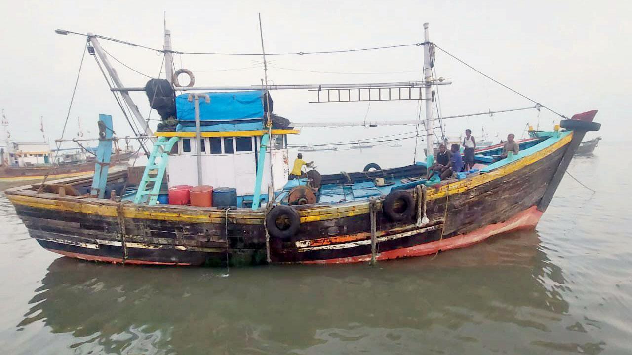 Mumbai: 2 fishermen die mysteriously, while 4 others hospitalised