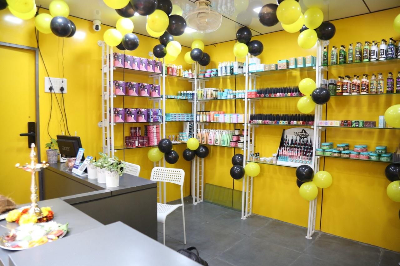 The 'Woloo Women toilet' has retail area for beauty and hygiene products, personal care products, cosmetics, and gift items