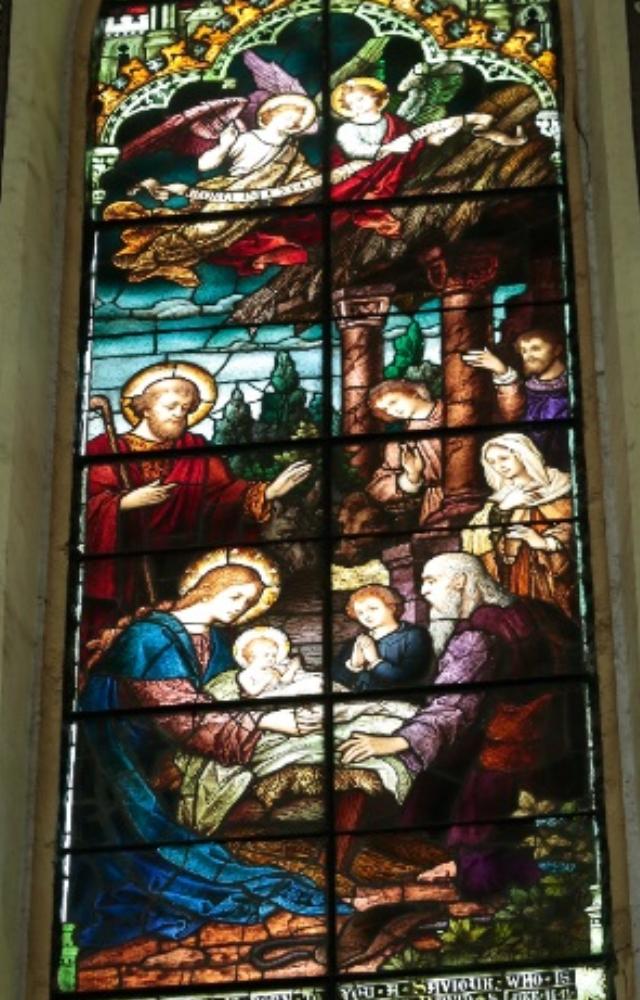 The altar depicts the birth of Jesus in three panels – with the Annunciation, the name of Jesus, I H S, and the beautiful birth of Jesus