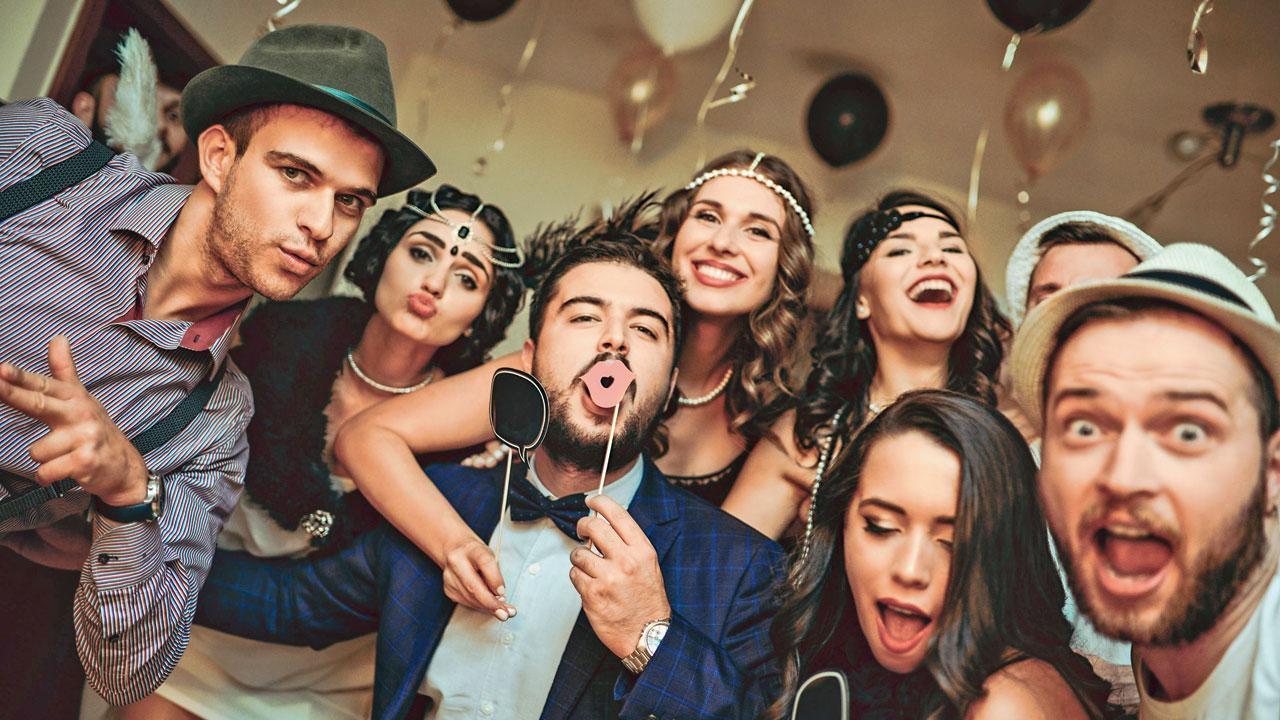 Here's how you can plan the ultimate NYE house party with expert tips