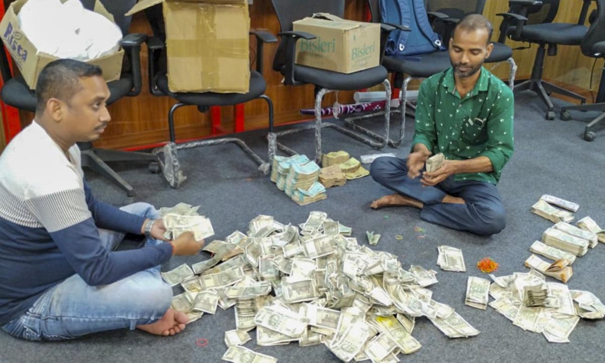 During the Income Tax raids at properties connected to Rajya Sabha MP Dheeraj Sahu, huge stacks of currency notes were seized. According to sources the amount of cash recovered was in excess of Rs 300 crore
