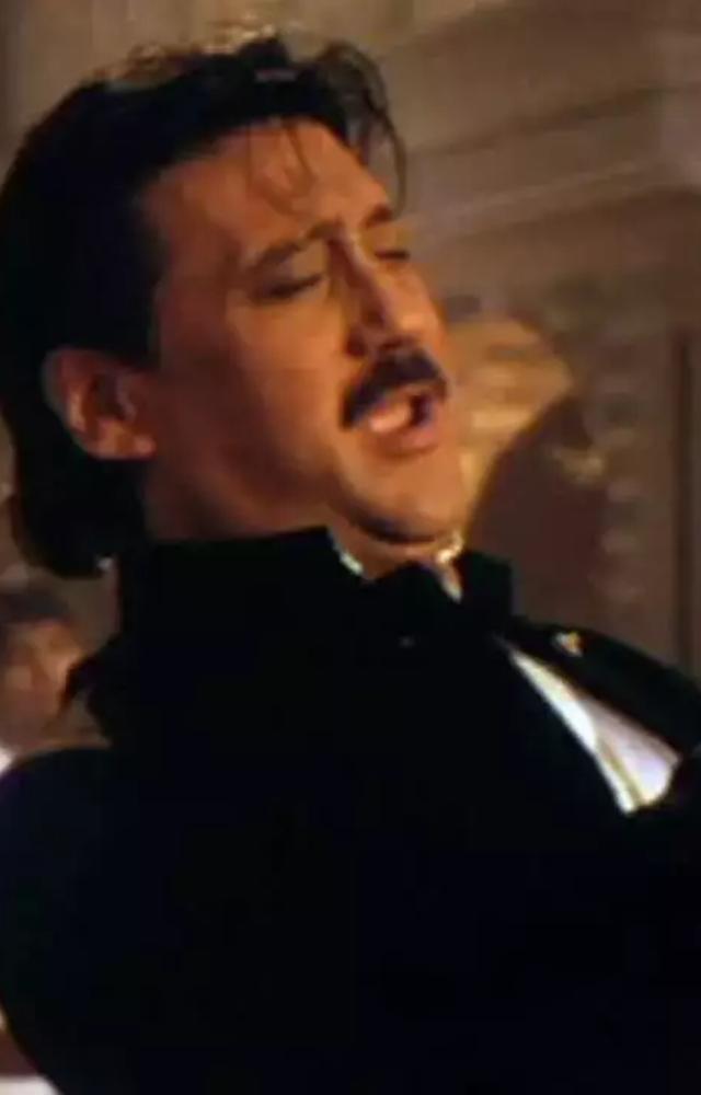 Jackie Shroff`s supporting role as Chunni Babu brought a touch of humour and warmth to this Sanjay Leela Bhansali epic, complementing the intense narrative.