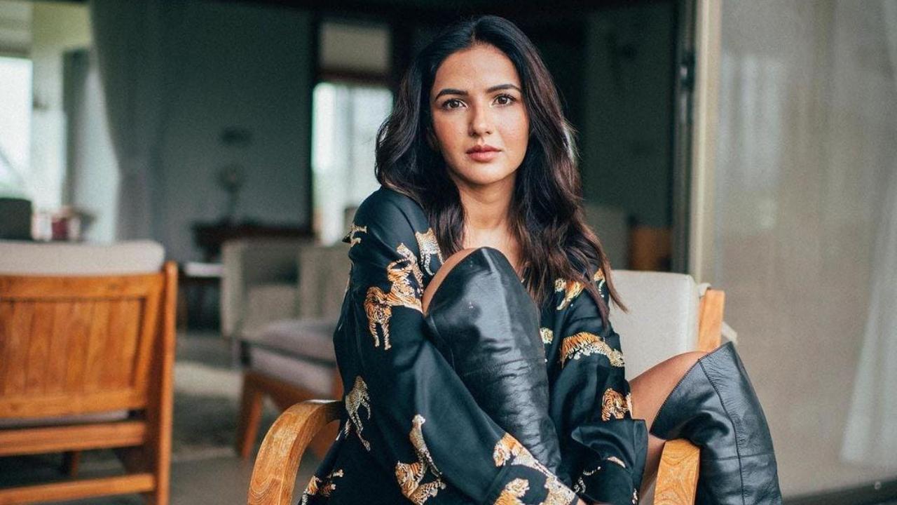 Jasmin Bhasin's vacation ruined after her flight gets delayed by ten hours