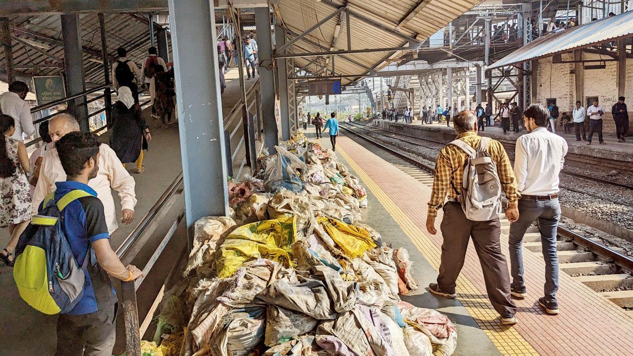 Mumbai: Debris at Kurla station hinder commuters