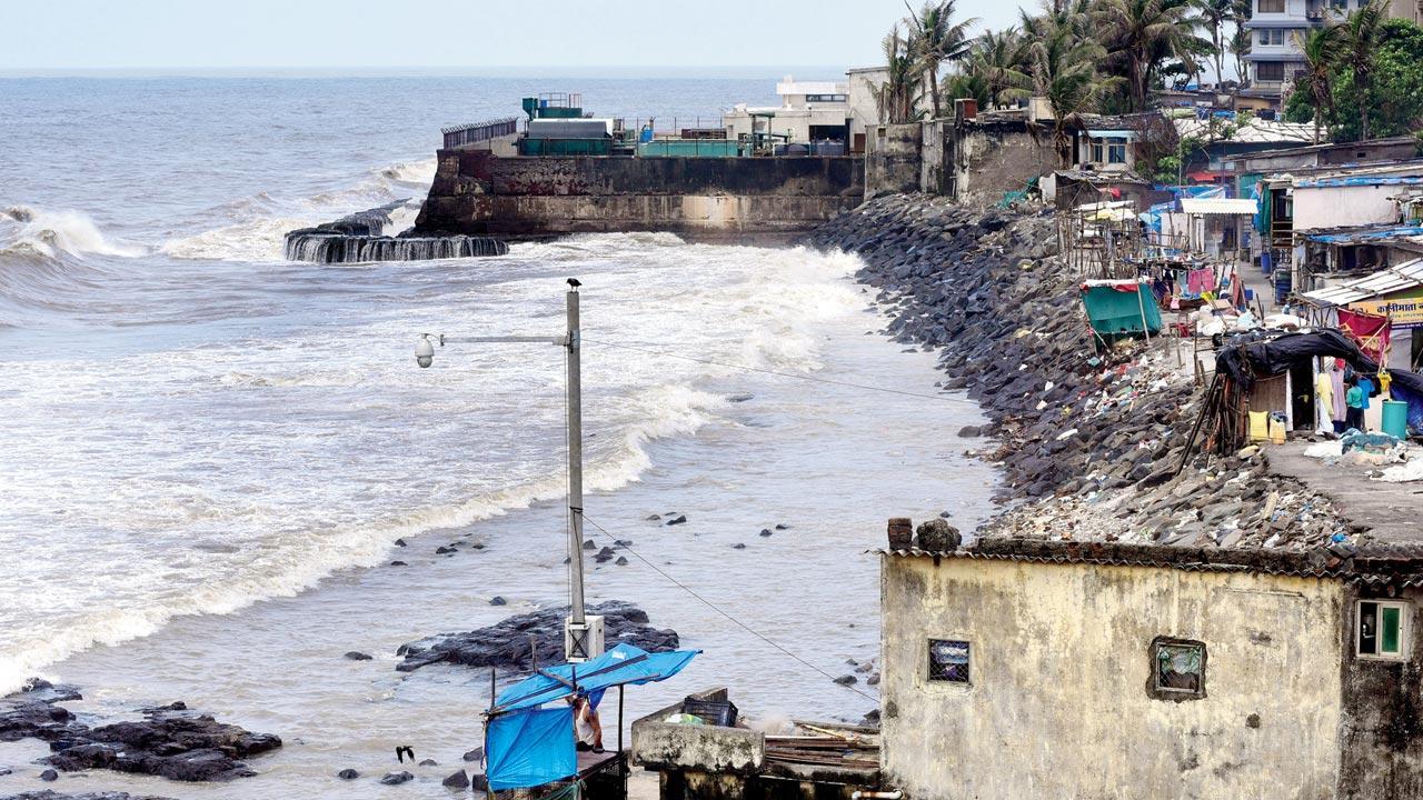 Lacuna in state`s coastal security was conveyed to Maha govt: Top navy official Lacuna in state`s coastal security was conveyed to Maha govt: Top navy official