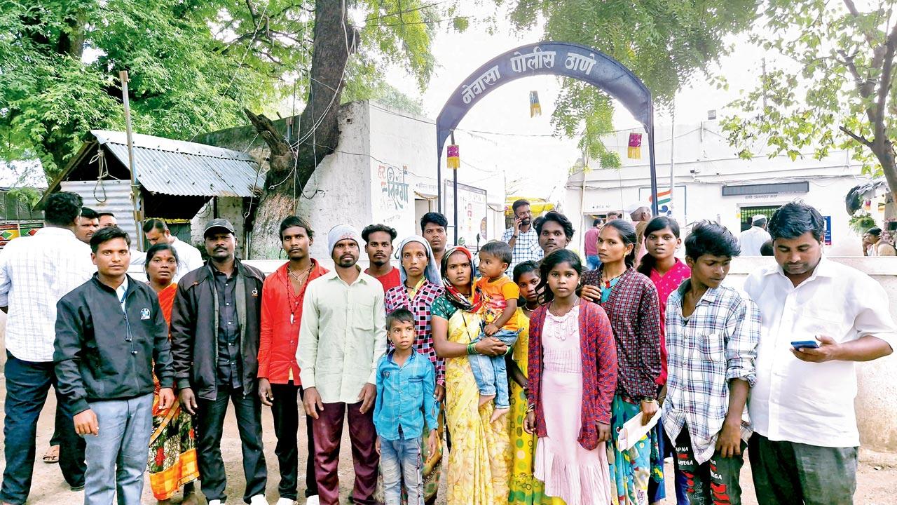 Tribals standing in a group outside Newasa police station. Pics/ Hanif Patel