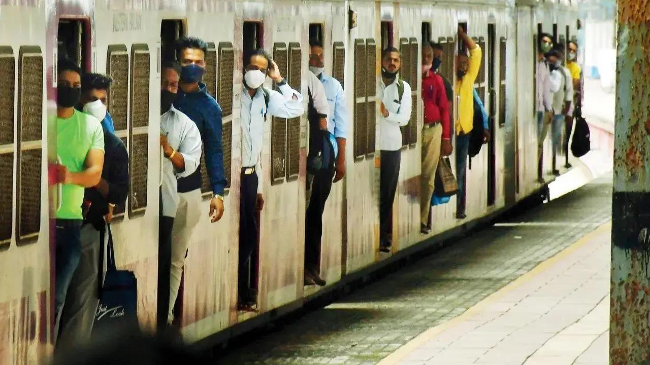 Mumbai: Engine failure on express train disrupts suburban train traffic