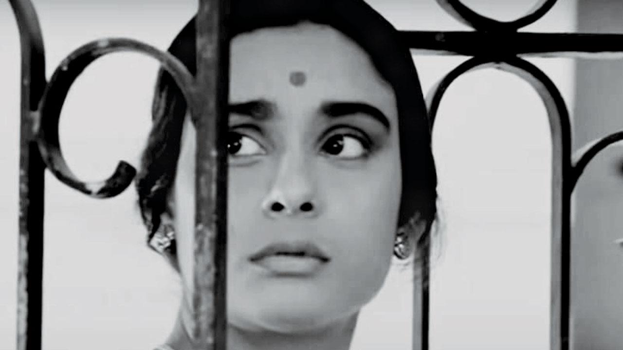 A still from the film Mahanagar. Pics Courtesy/YouTube
