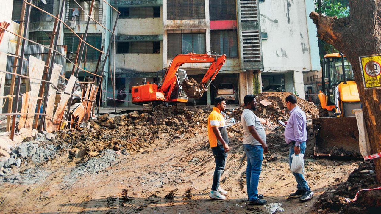 The caved-in portion in front of the Meghdoot building at Nehru Nagar, Kurla. Pics/Pradeep Dhivar