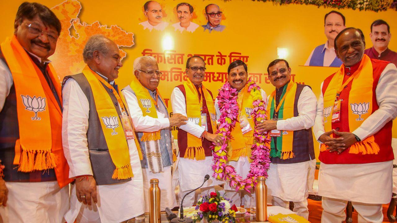 Chouhan also praised former Union Minister Narendra Tomar, highlighting his expertise and experience as vital assets for the state's development as the Madhya Pradesh Assembly Speaker.