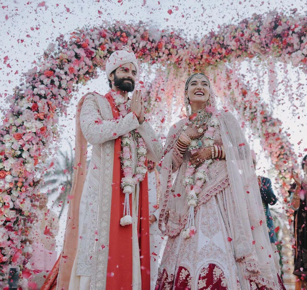 Kunal wore a complementing matching sherwani and a red dupatta to finish his look. Both of them had beautiful garlands around their necks