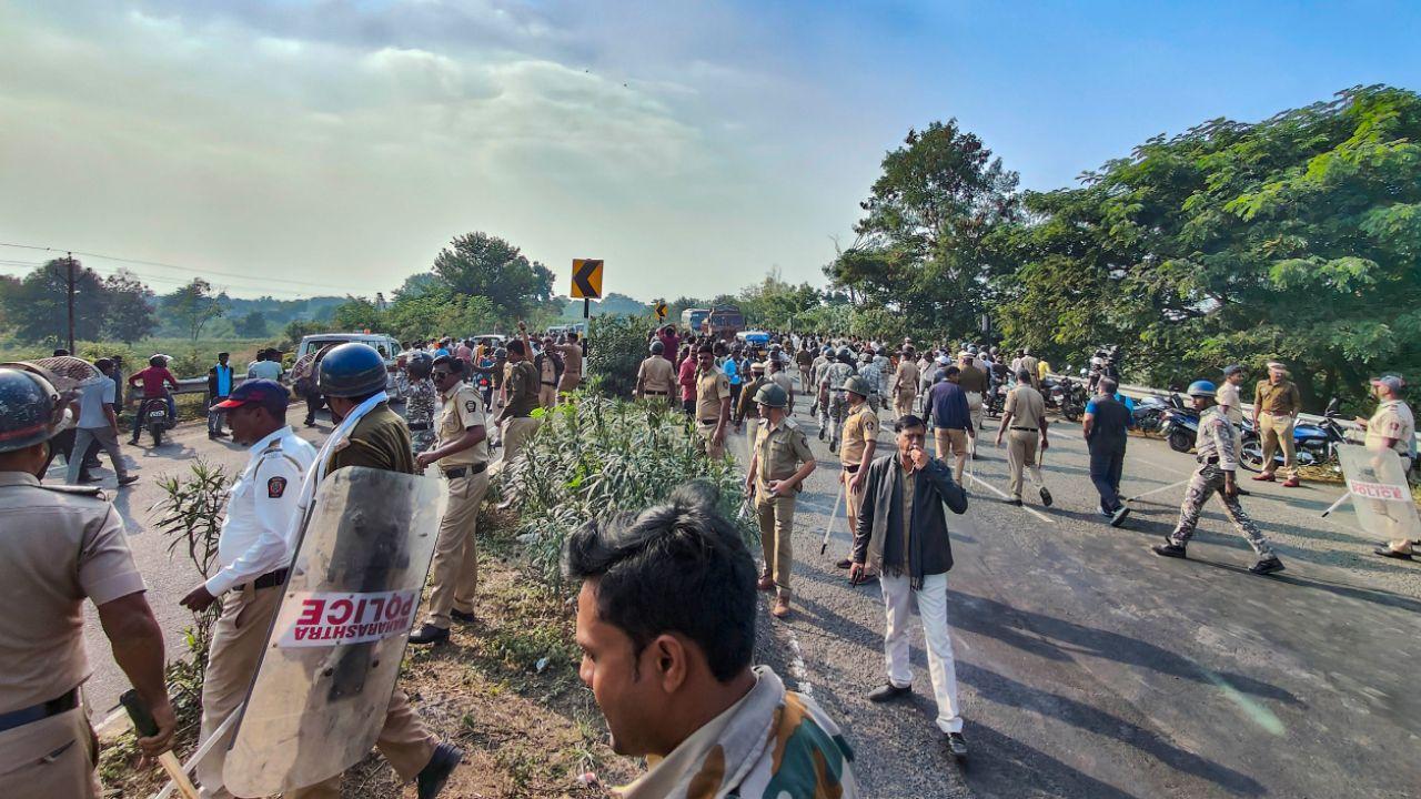 Nagpur factory blast: Kin demand entry to see victims, block road near factory