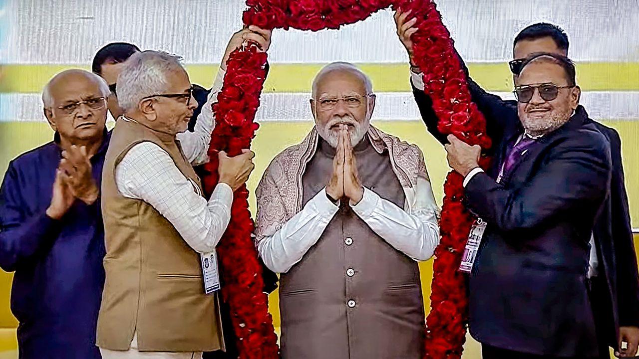 In his address, Modi hailed the Surat diamond industry for currently employing around 8 lakh individuals and projected an additional creation of 1.5 lakh jobs due to the establishment of the new diamond bourse.