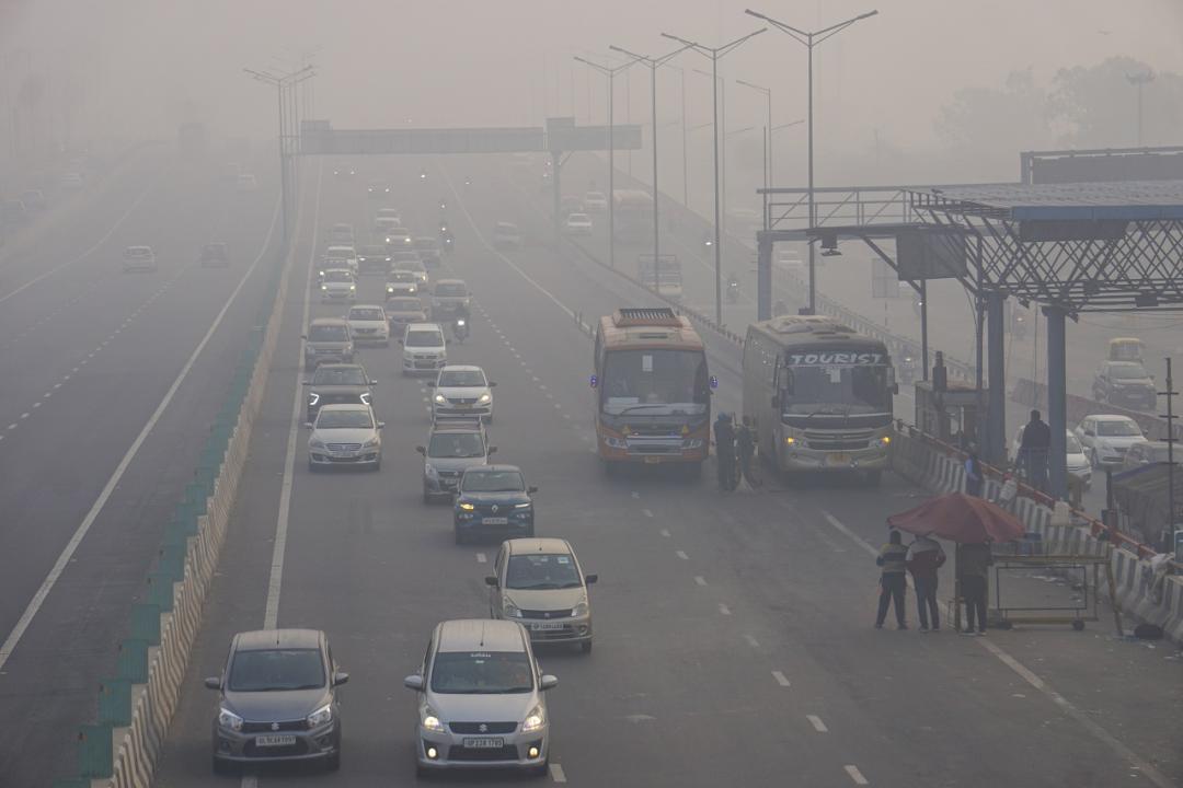 In Photos: Dense fog engulfs Delhi-NCR