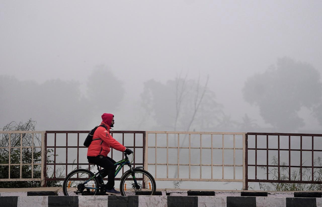 Central Pollution Control Board (CPCB) data stated that Delhi's overall air quality index (AQI) at 9 am stood at 377