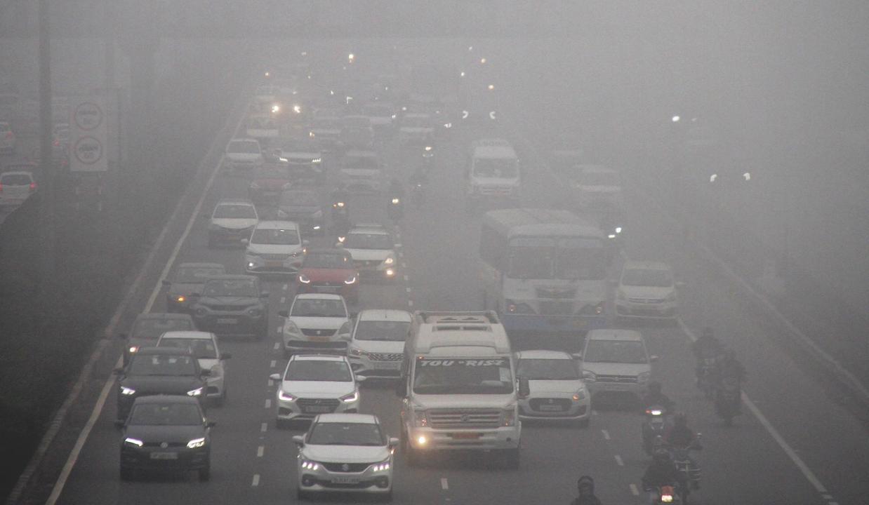 Moderate to dense fog in parts of Delhi
