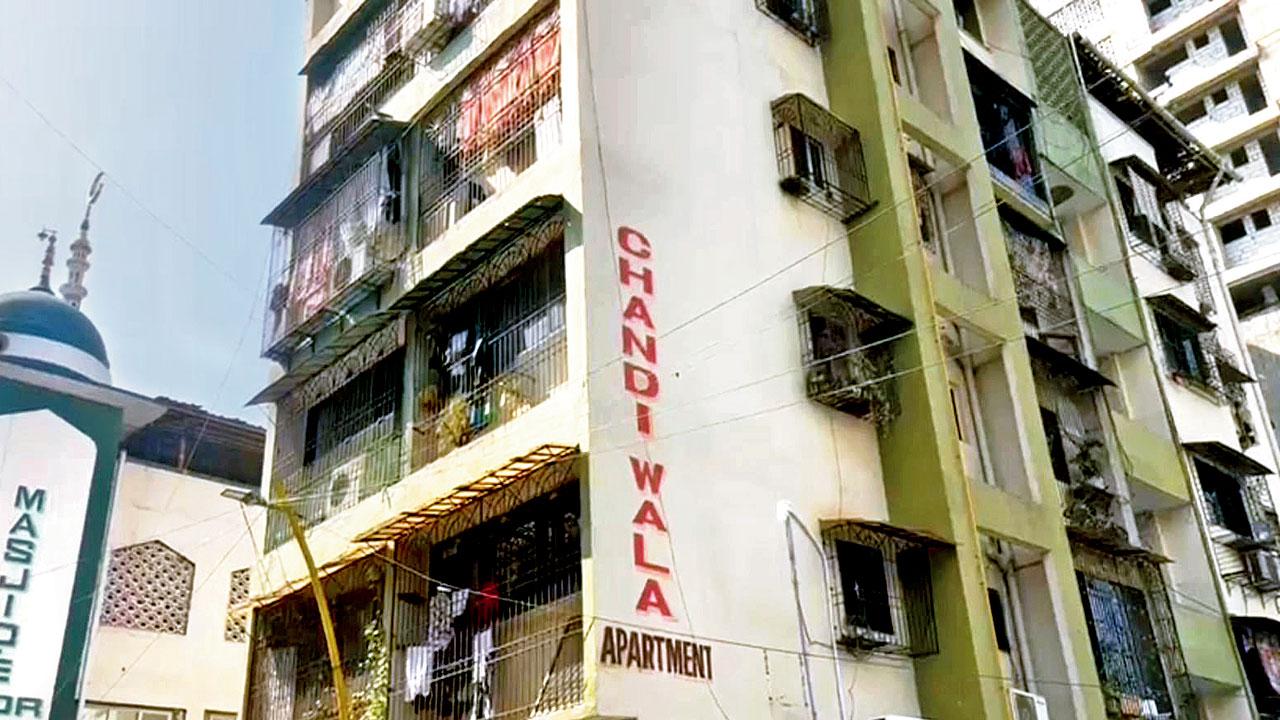 One of the buildings in Thane raided by the NIA on Saturday. Pic/Rajesh Gupta